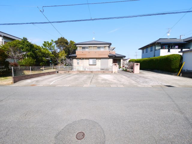 茂原市小林　中古戸建の駐車場|平成22年8月築7SLDK2世帯住宅敷地約147坪 駐車6台可LDK約19.5帖都市ガスウッドデッキ