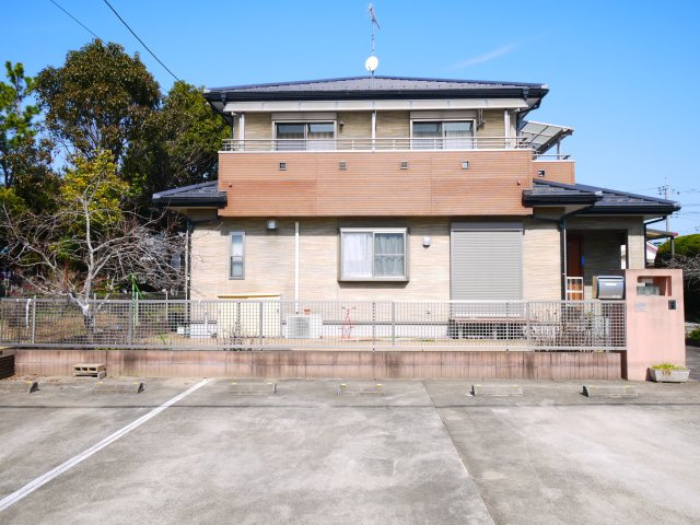 茂原市小林　中古戸建の駐車場|平成22年8月築7SLDK2世帯住宅敷地約147坪 駐車6台可LDK約19.5帖都市ガスウッドデッキ