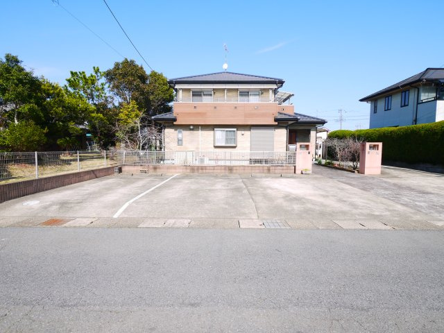 茂原市小林　中古戸建の駐車場|平成22年8月築7SLDK2世帯住宅敷地約147坪 駐車6台可LDK約19.5帖都市ガスウッドデッキ