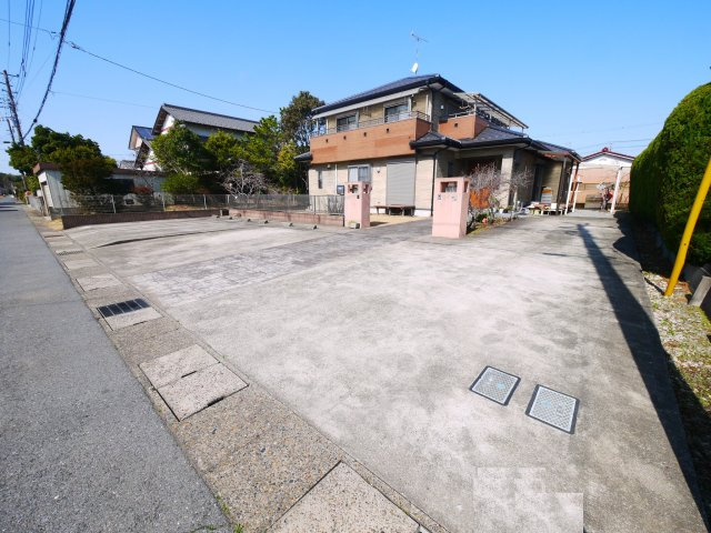 茂原市小林　中古戸建の駐車場|平成22年8月築7SLDK2世帯住宅敷地約147坪 駐車6台可LDK約19.5帖都市ガスウッドデッキ