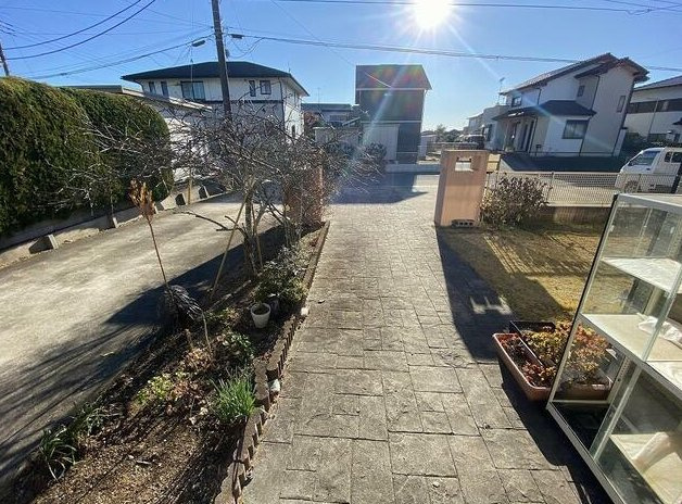 茂原市小林　中古戸建の庭|平成22年8月築7SLDK2世帯住宅敷地約147坪 駐車6台可LDK約19.5帖都市ガスウッドデッキ