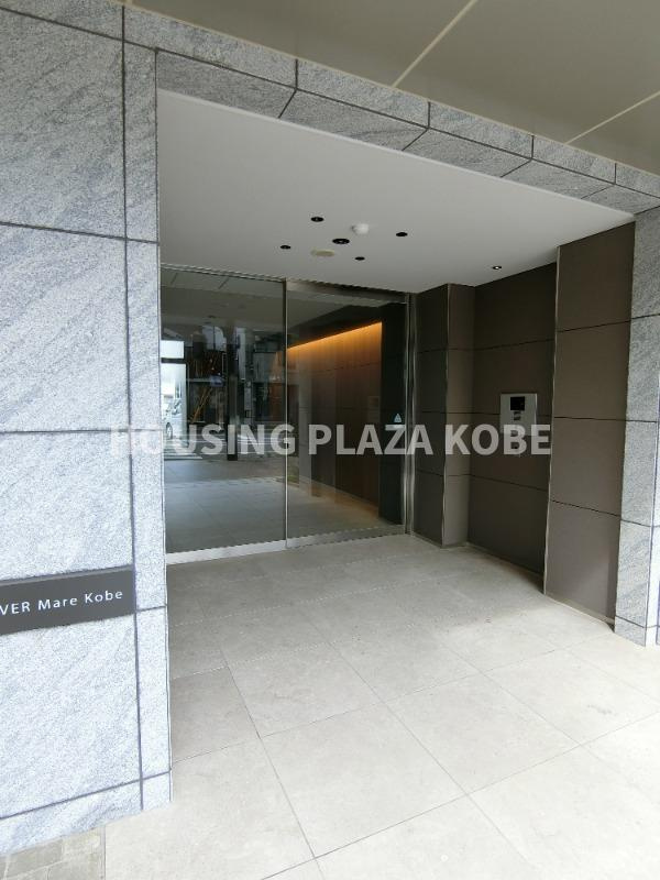 クローバー・マーレ神戸のエントランス