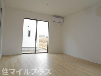 【居間・リビング】 | 二本松市油井新築一戸建て12棟 | こちらの居間で趣味の時間をお楽しみください