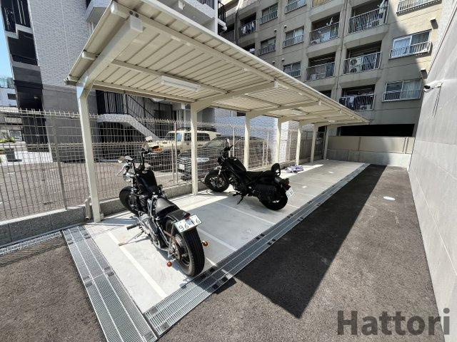 スプランディッド新大阪VIIの駐車場
