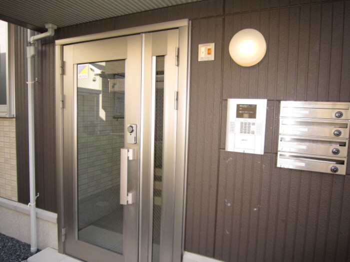 熊本市東区下江津７丁目のアパートのエントランス