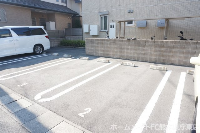 熊本市東区下江津７丁目のアパートの駐車場