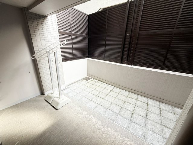 ブランズ御池西洞院の庭|背丈の高いフェンスがあり、視線が気になりません。