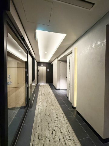 ブランズ御池西洞院のその他共用部分|ホテルライクな内廊下です。
