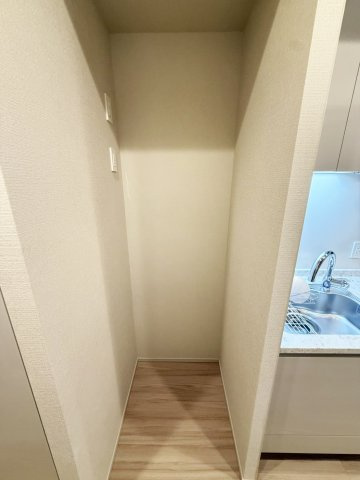 ブランズ御池西洞院の内装|冷蔵庫置場です。