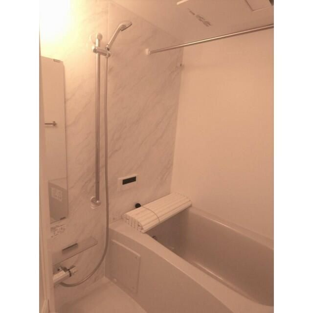 １４　ＯＮＥ　ＦＯＵＲ　ＭＩＮＡＭＩ　ＩＫＥＢＵＫＵＲＯの浴室