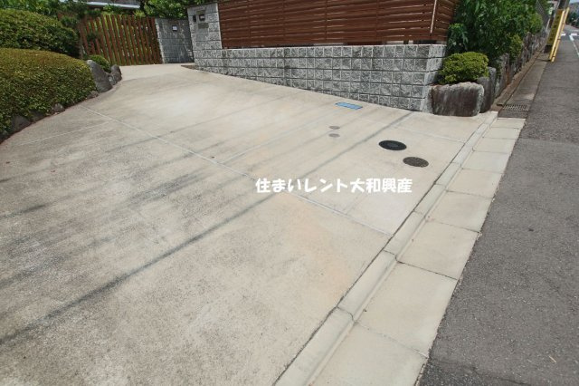 森野2丁目貸家の駐車場