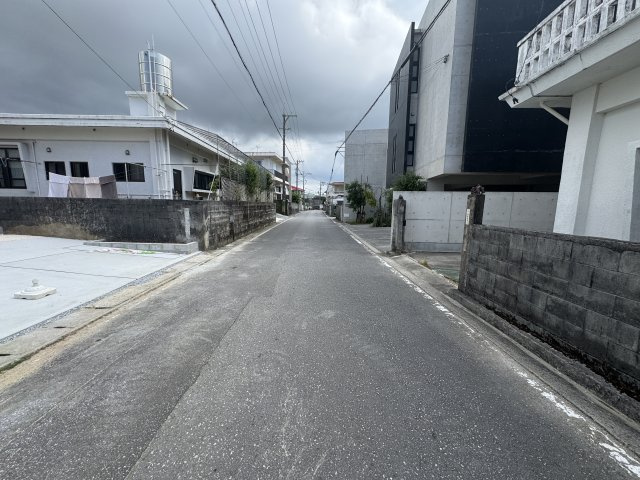 読谷村高志保（全2棟）の前面道路含む現地写真|※西側公道5.9m♪