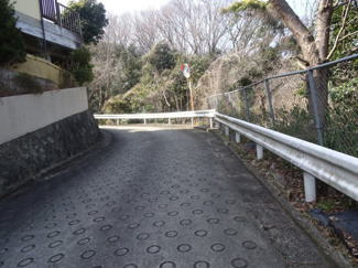 【前面道路含む現地写真】 | 川西市鴬の森町13の21　中古一戸建て