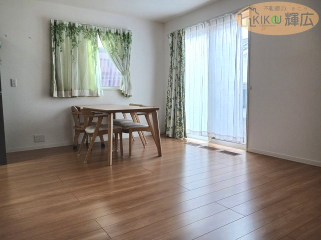 【居間・リビング】 | 明石市魚住町西岡　中古戸建