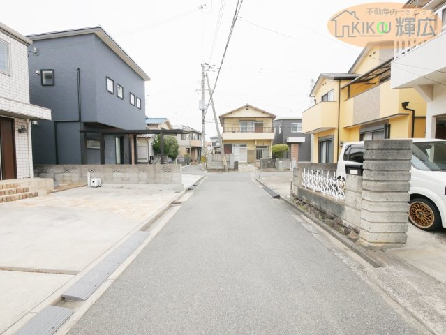 【前面道路含む現地写真】 | 明石市魚住町西岡　中古戸建