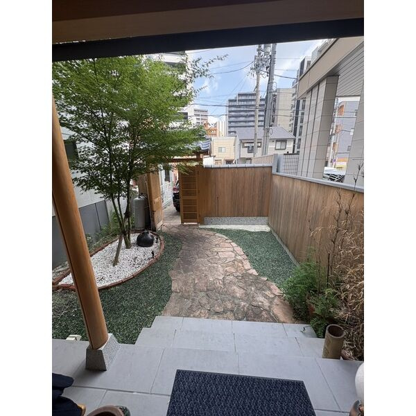 東区泉三丁目　店舗付戸建のロビー