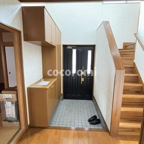 東香里南町戸建の玄関