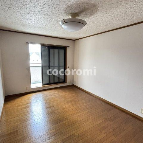 東香里南町戸建の洋室