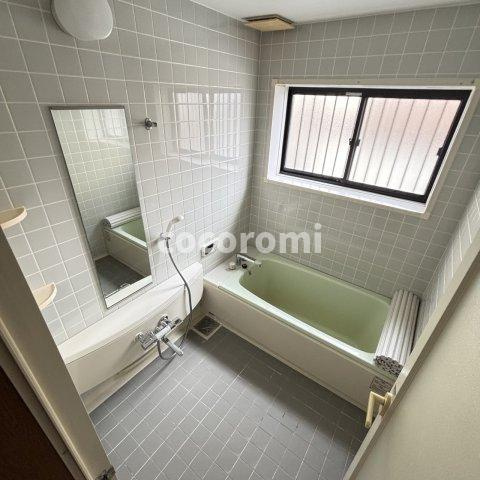 東香里南町戸建の浴室