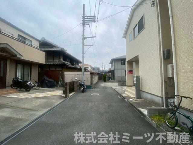 荒本2丁目　中古戸建の前面道路含む現地写真