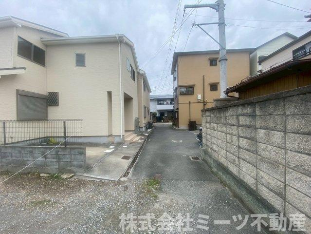 荒本2丁目　中古戸建の前面道路含む現地写真