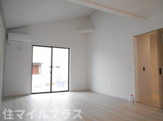【居間・リビング】 | 二本松市油井新築一戸建て2棟 | こちらのリビングで趣味の時間をお楽しみください
