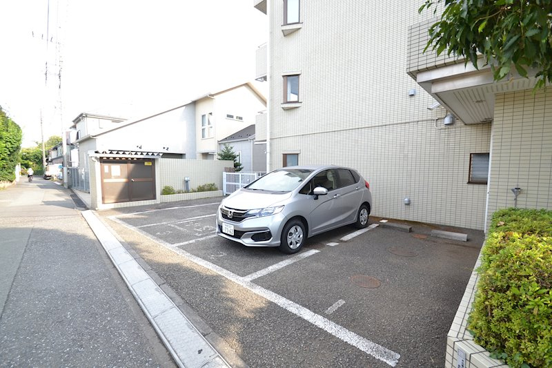 国立クリスタル石川の駐車場