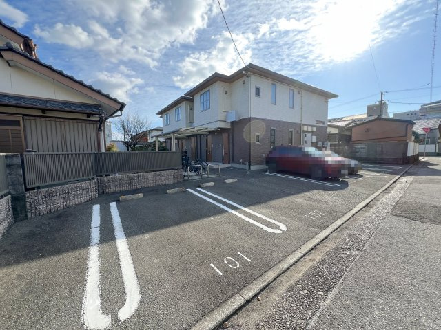 シャーメゾン桜の駐車場