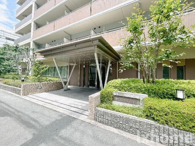 シャンピアコート茨木のエントランス|ゆとりのあるエントランスです