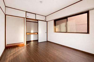 【洋室】 | ライオンズマンション大倉山第10 | ◆室内はいつも明るい印象なので気持ちの良い朝を迎えられます。各部屋にはクローゼットを完備しており、収納が多いお家はすっきりして快適空間です。