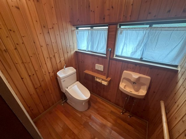 大字岩田　一戸建借家のトイレ