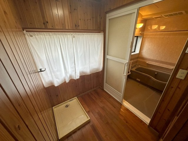 大字岩田　一戸建借家の洗面所