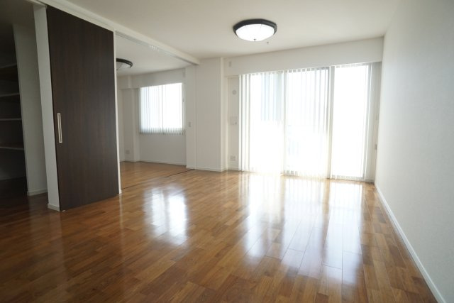 ザ・宝塚タワーの居間・リビング