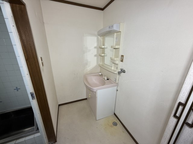 大和郡山市白土町戸建の洗面所