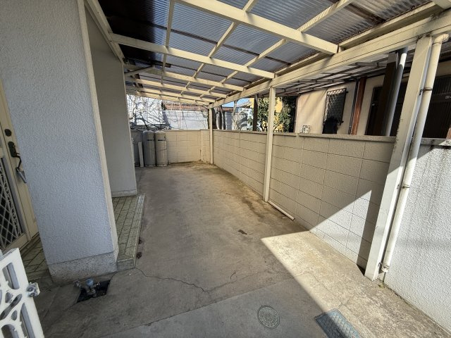 大和郡山市白土町戸建の駐車場