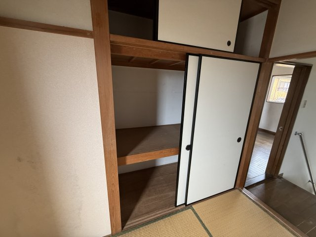 大和郡山市白土町戸建の収納