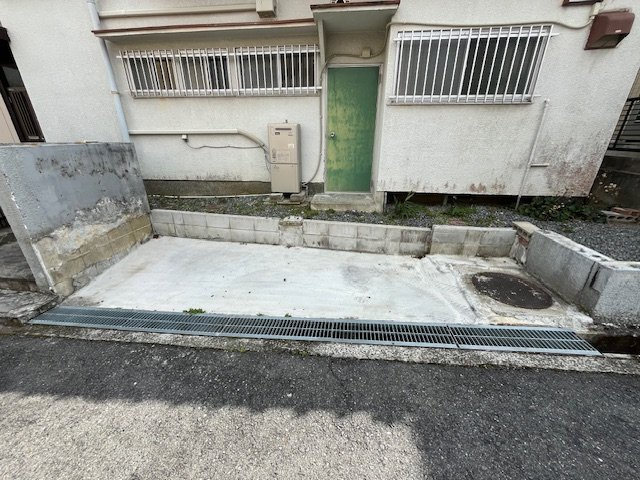 南青葉台貸家の駐車場