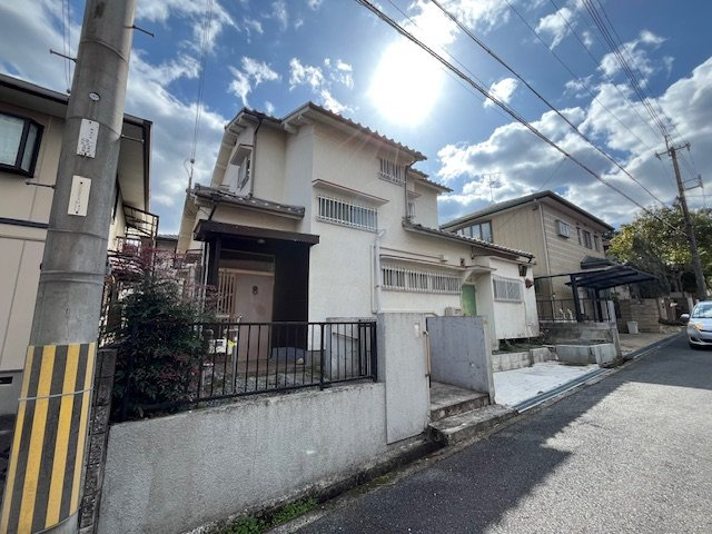 南青葉台貸家の外観