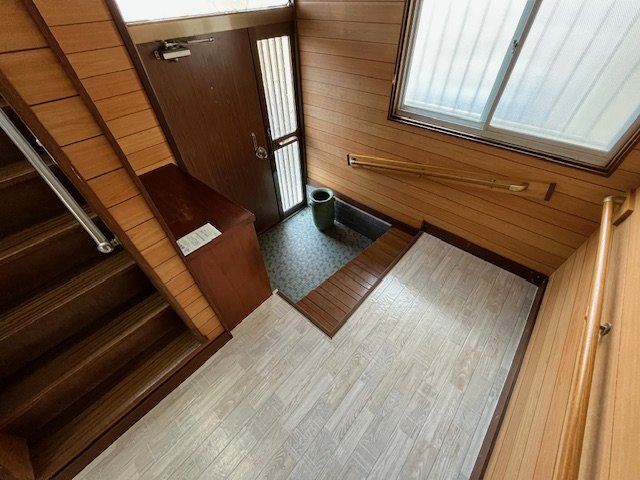 南青葉台貸家の玄関