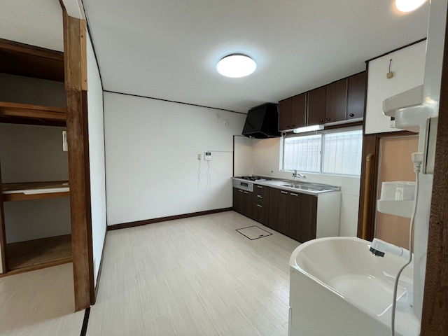 南青葉台貸家の居間・リビング