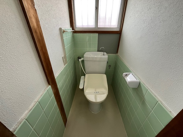 南青葉台貸家のトイレ