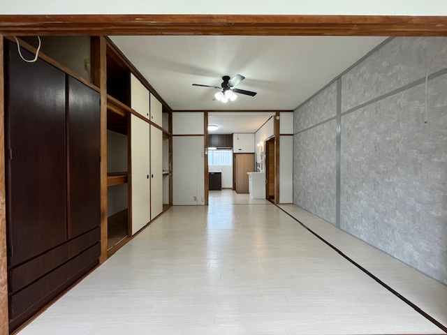 南青葉台貸家の居間・リビング