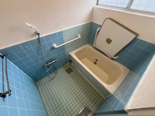 南青葉台貸家の浴室