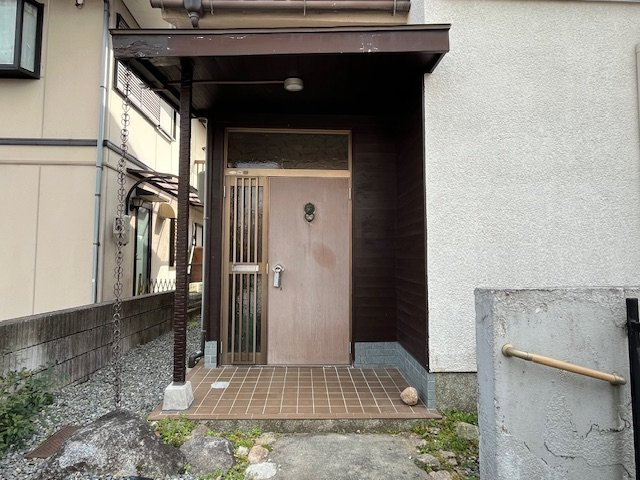 南青葉台貸家のエントランス