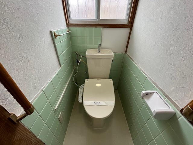 南青葉台貸家のトイレ