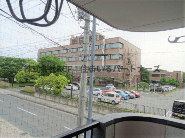 コンフォールHIのバルコニー|暖かな日差しのふりそそぐバルコニー