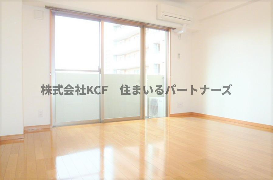 クンプリールの寝室|明るい洋室です