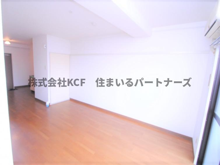 大洋本社ビルの居間・リビング|こちらの居間で趣味の時間をお楽しみください