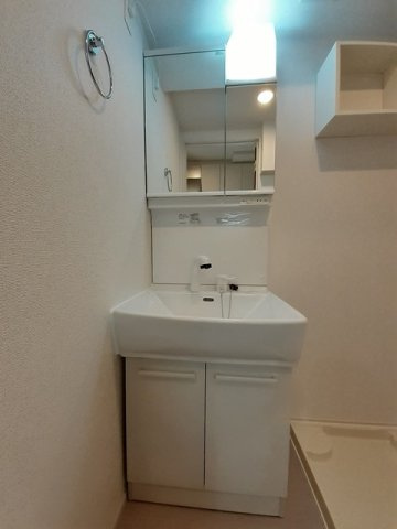 サンモール吉岡Ⅲの洗面所|スペースが確保できる洗面所です