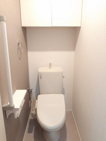 サンモール吉岡Ⅲのトイレ|ゆったりとした空間のトイレです
